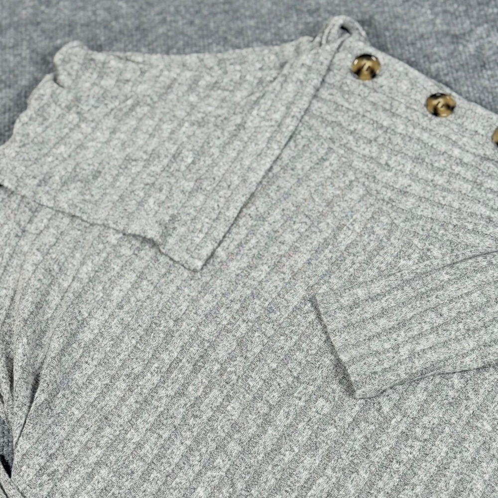 Retrology M Ribbed Asymmetrical Neck Button Detail Lightweight Sweater Neutral